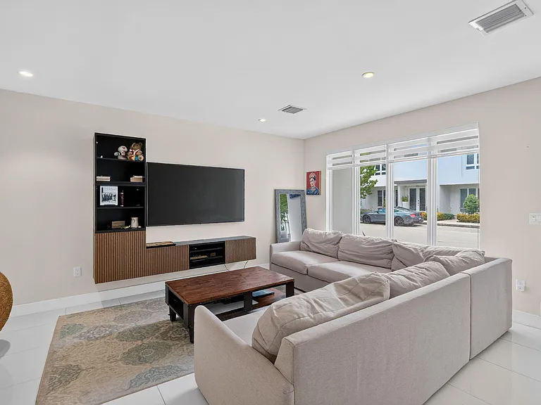6461 NW 103rd Psge — Photo 10