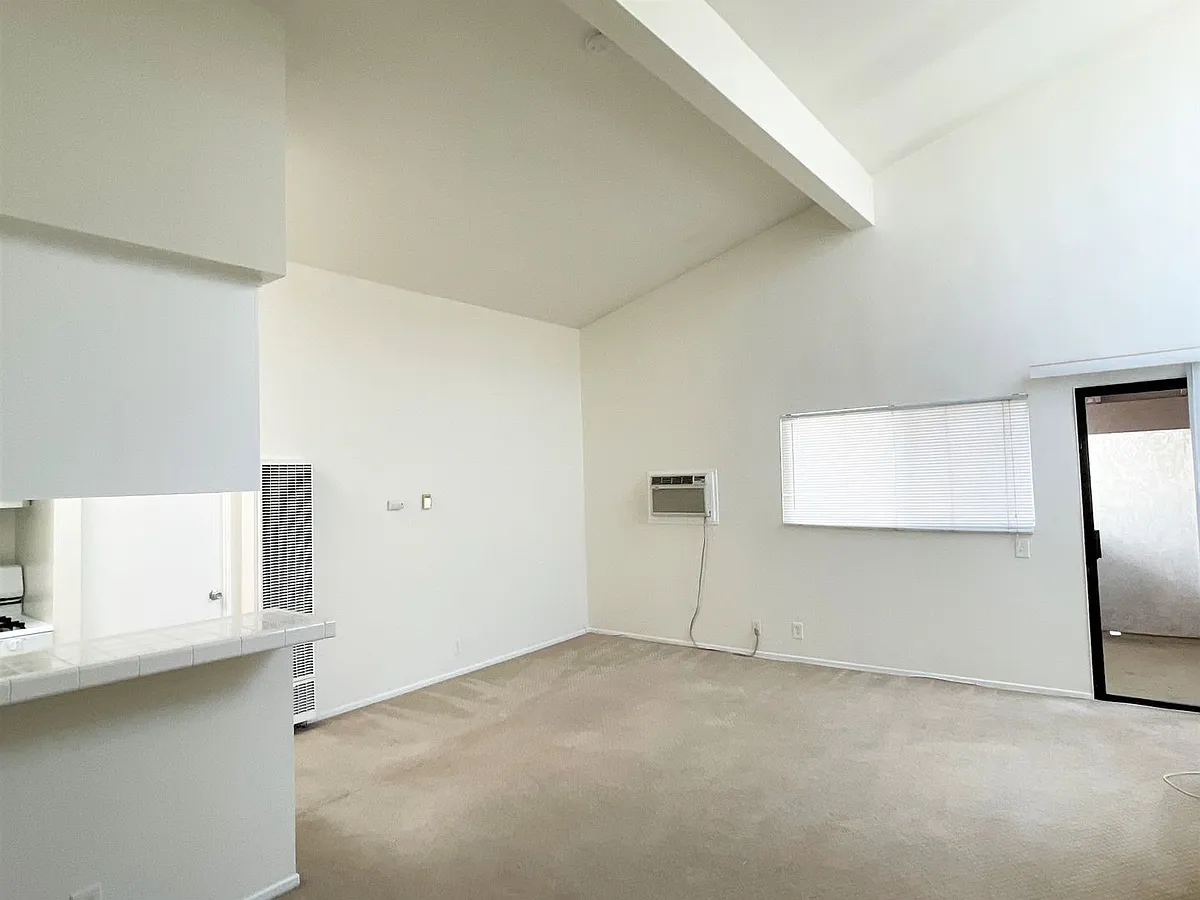 Building Photo - 3760 Kelton Ave