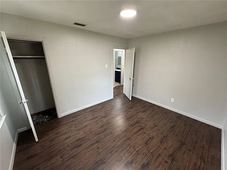 4734 Clarendon Dr — Photo 15
