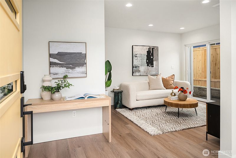 3rd image of 116 29th Avenue E