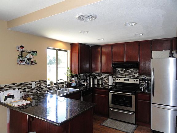 4th image of 1870 Woodleaf Dr