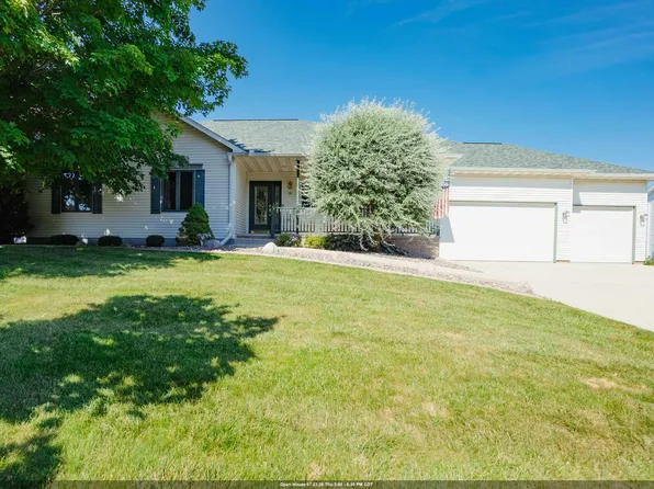 8 Hampton Ct, Fond Du Lac, WI 54935