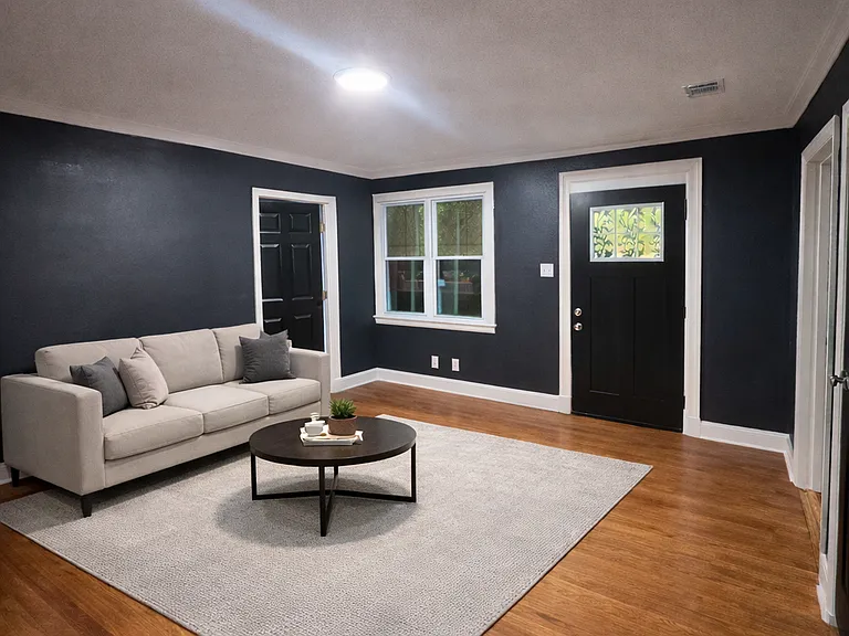 697 N Holmes St — Photo 2