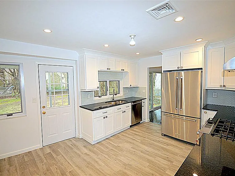 5 Gilbert Rd — Photo 6