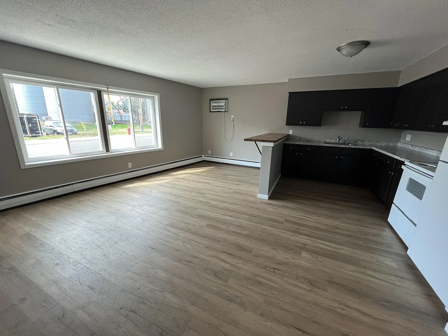 74 Birch Ave S — Photo 2