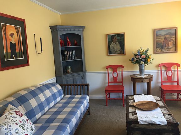 Living Room - so cheerful