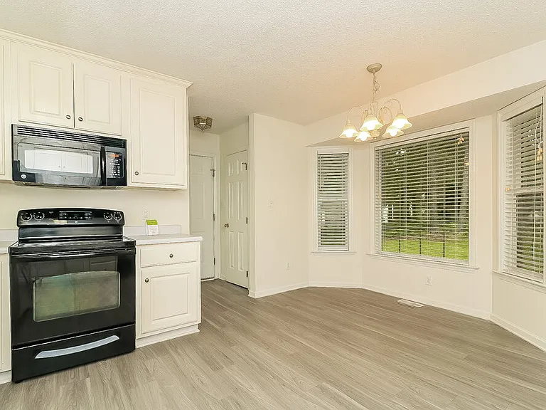 6728 Oviedo Dr — Photo 6
