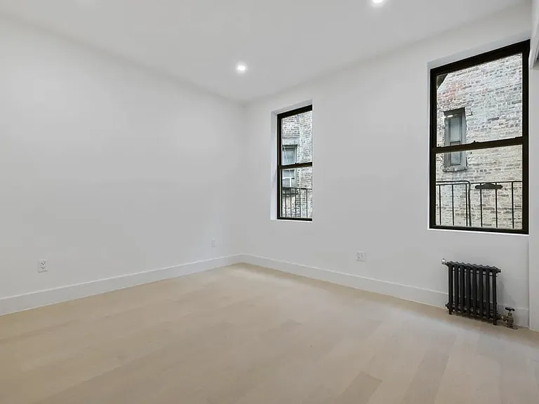 300 W 21st St #62 — Photo 3