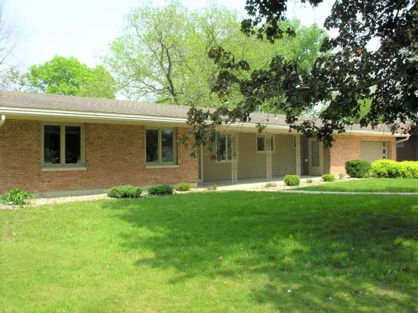 124 Cedar Cir, Charles City, IA 50616