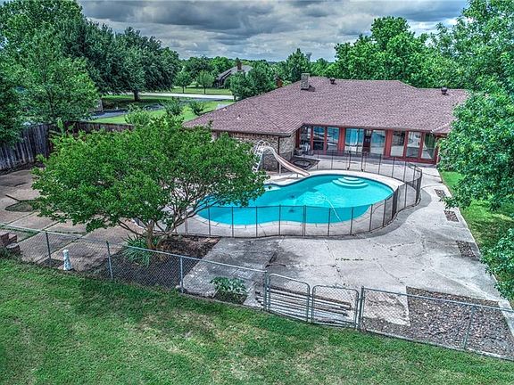 5th image of 590 Shiloh Dr