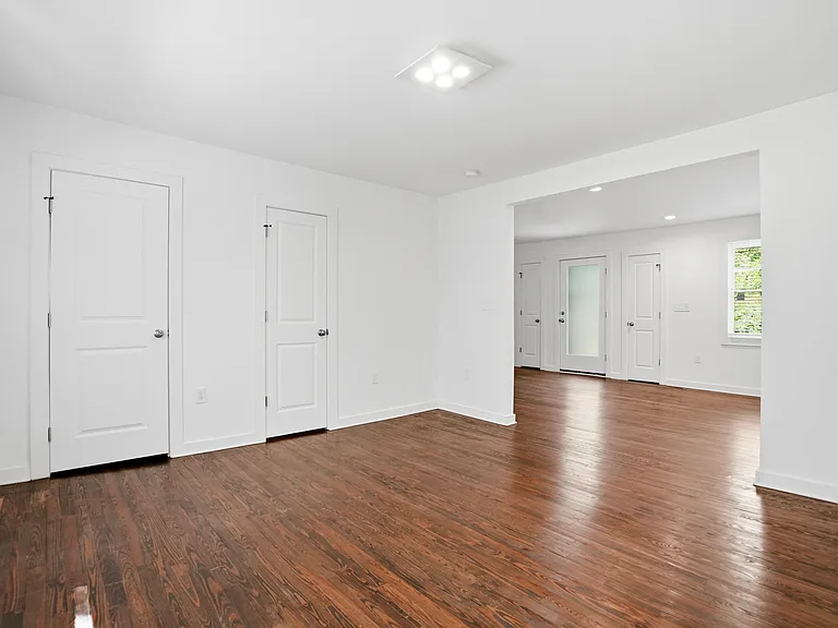 439 Oak Rd — Photo 4