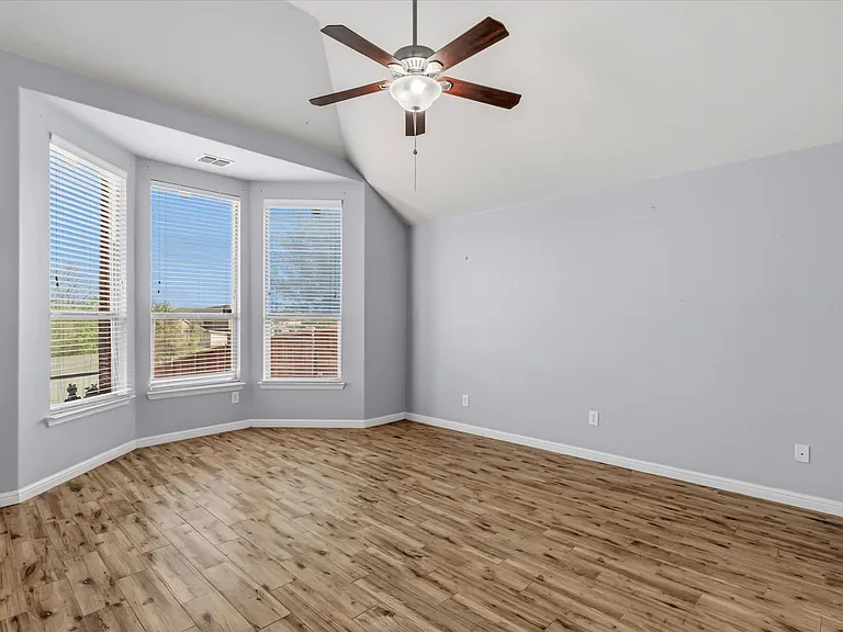4114 Lee Hutson Dr — Photo 5