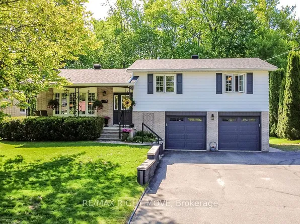 355 Fairview Dr, Gravenhurst, ON P1P 1L2