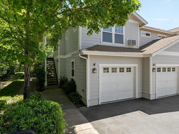 2264 McCall Dr, Ashland, OR 97520
