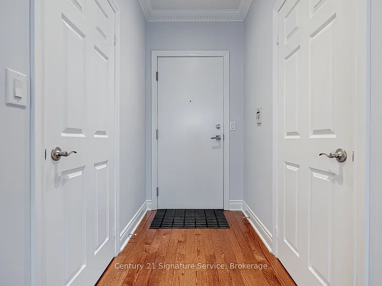 250 Wellington St W #Penthouse 36 — Photo 3