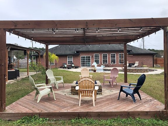 Gas Firepit & Great Backyard