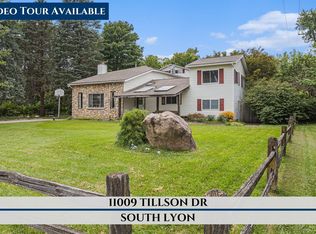 11009 Tillson Dr, South Lyon, MI 48178