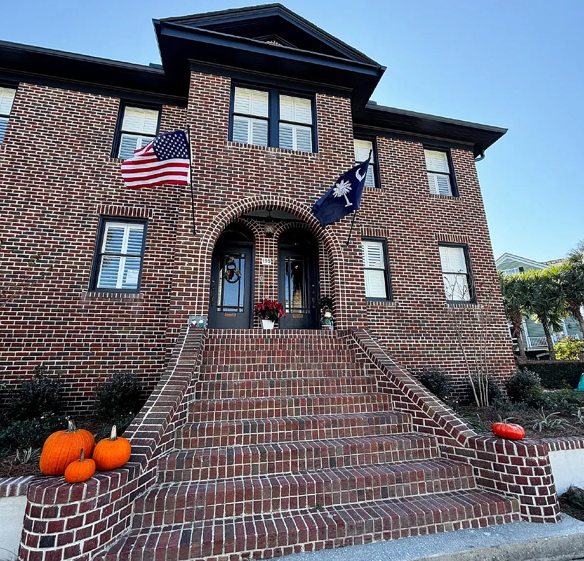 4 bed, 4.0 bath, 2480 sqft, $7,900 — Photo 2