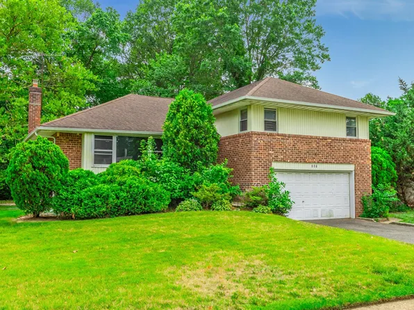508 Alicia Drive, Westbury, NY 11590