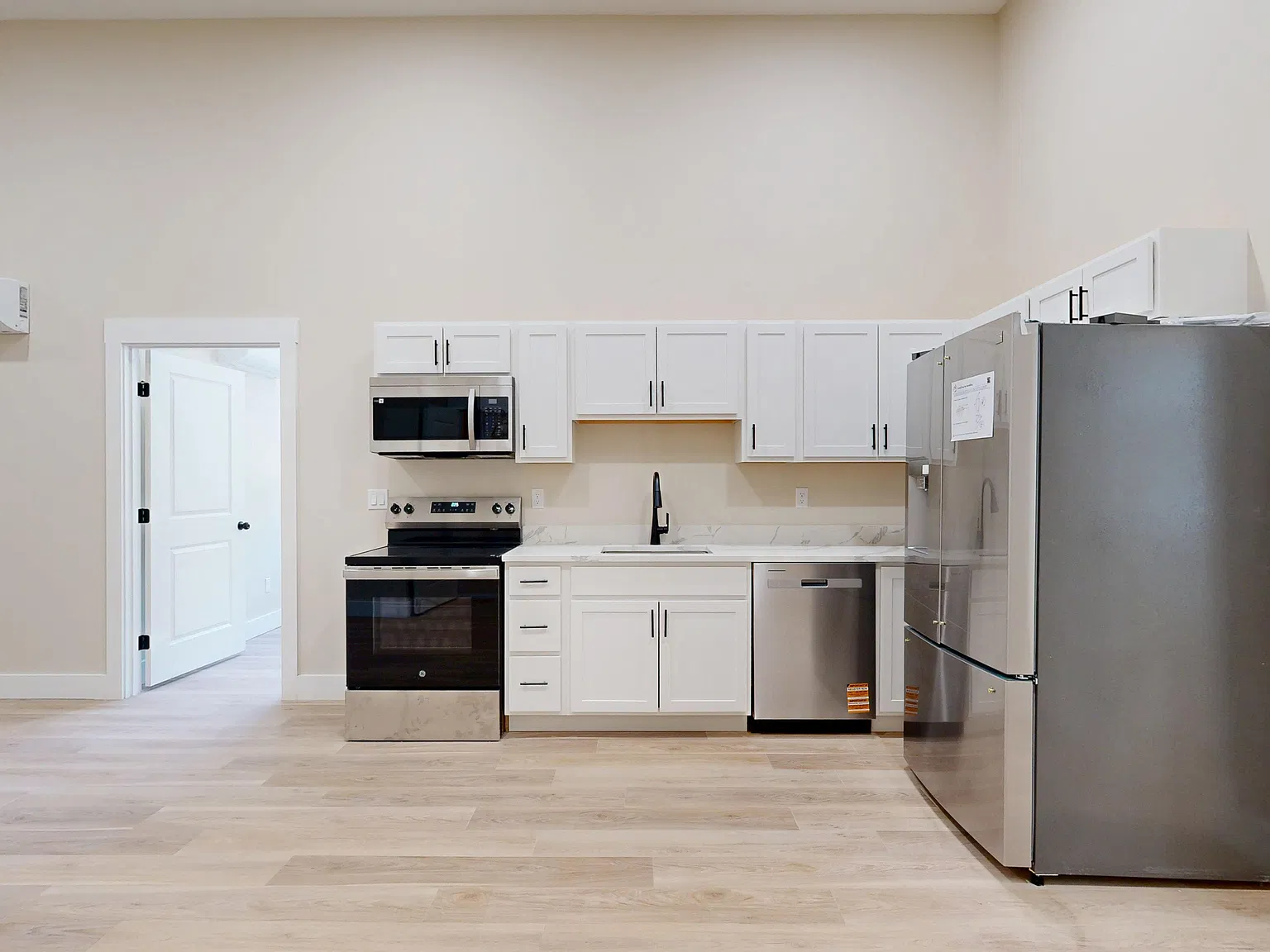 2 bed, 1100 sqft, $2,200 — Photo 3