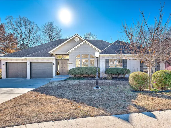 3233 E Summershade Dr, Fayetteville, AR 72703