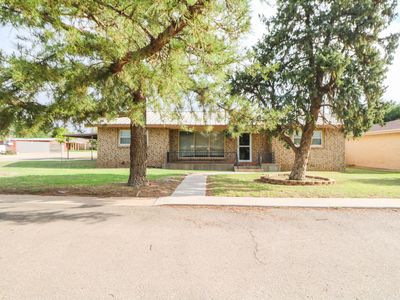 701 NE 1st St, Earth, TX, 79031