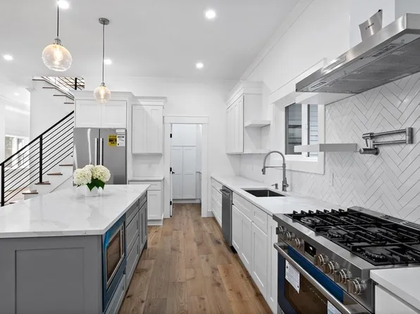 381 Brook St, Carlisle, MA 01741