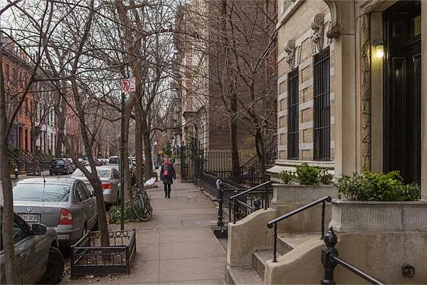 Sold by R New York | media 4