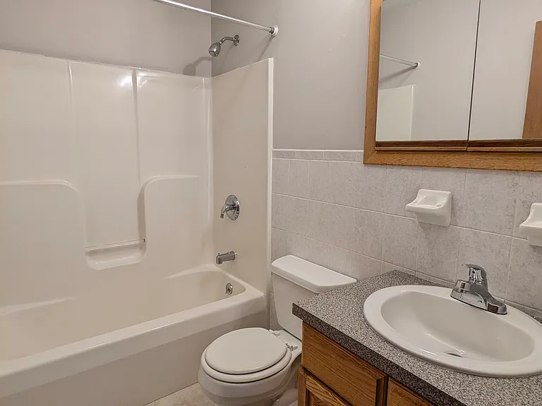 1558 Highland Ave #2 — Photo 11
