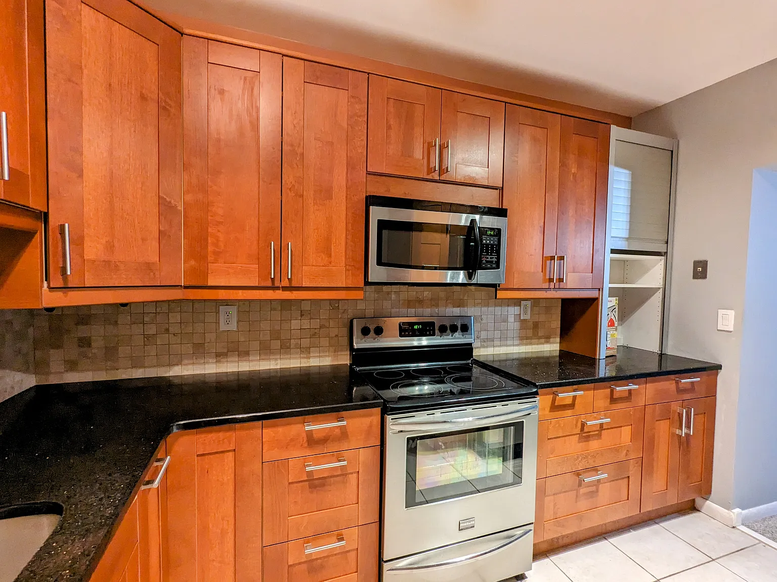 1 bed, 981 sqft, $2,125 — Photo 2