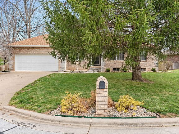 2nd image of 1319 Woodcastle Road