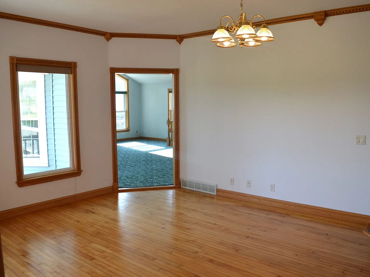 3 bed, 3.5 bath, 3472 sqft, $3,095 — Photo 2