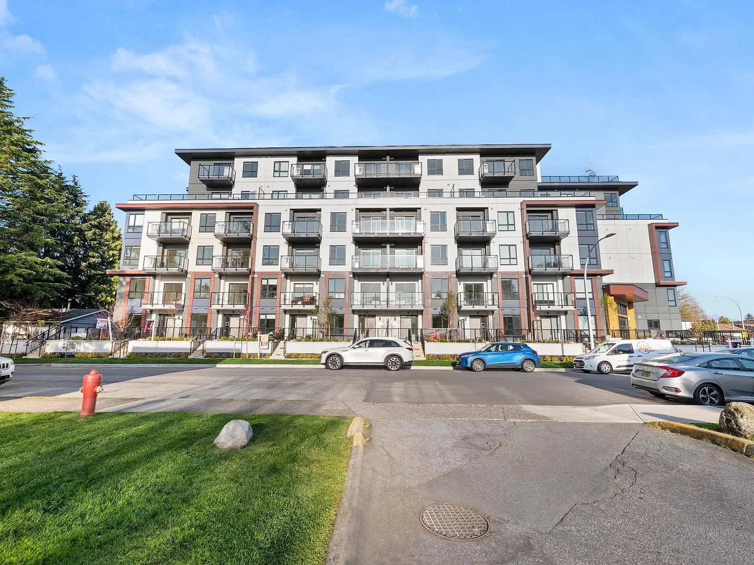 3 bed, 1378 sqft, $3,650 — Photo 1
