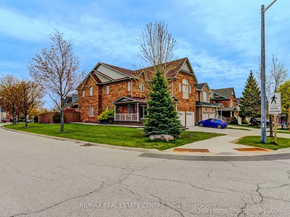 806 White Clover Way, Mississauga, ON L5V 3C5