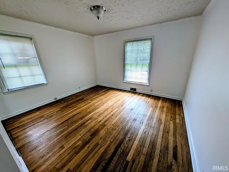 636 W University Ave — Photo 17