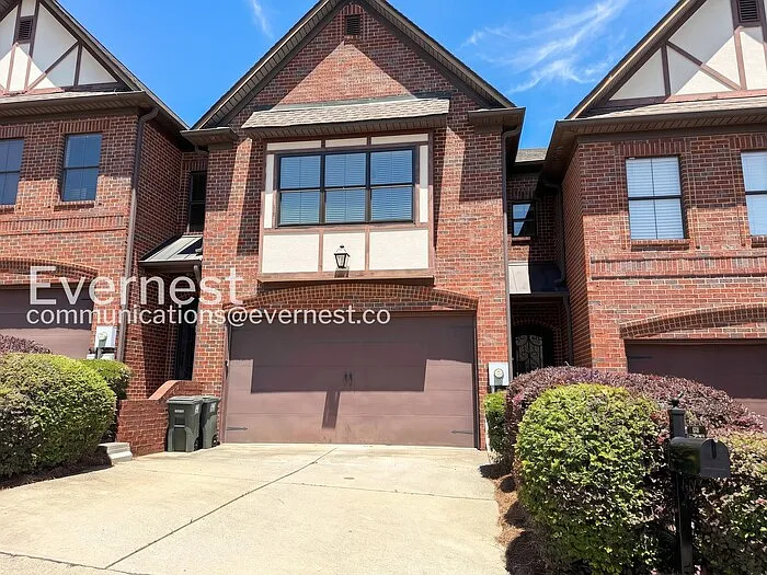 656 Flag Cir — Photo 1