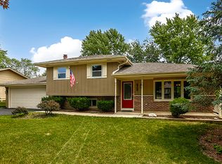 5725 Virginia Ave, Clarendon Hills, IL