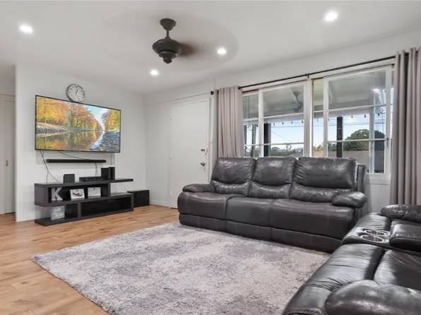 170 Hauola Ave, Wahiawa, HI 96786