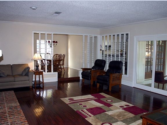 4th image of 98 Hunsley Hills Blvd