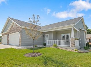 134 Lexington Pointe Dr, Niles, MI 49120