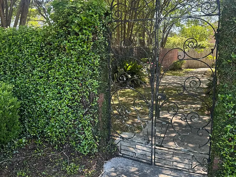 1450 Crenshaw Pl S — Photo 23