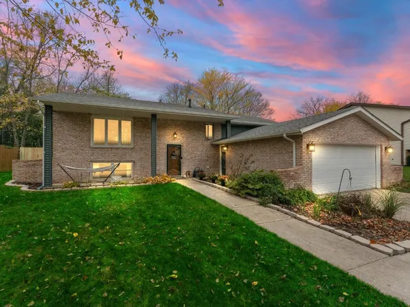 1724 Green Meadow Ln, Chesterton, IN 46304
