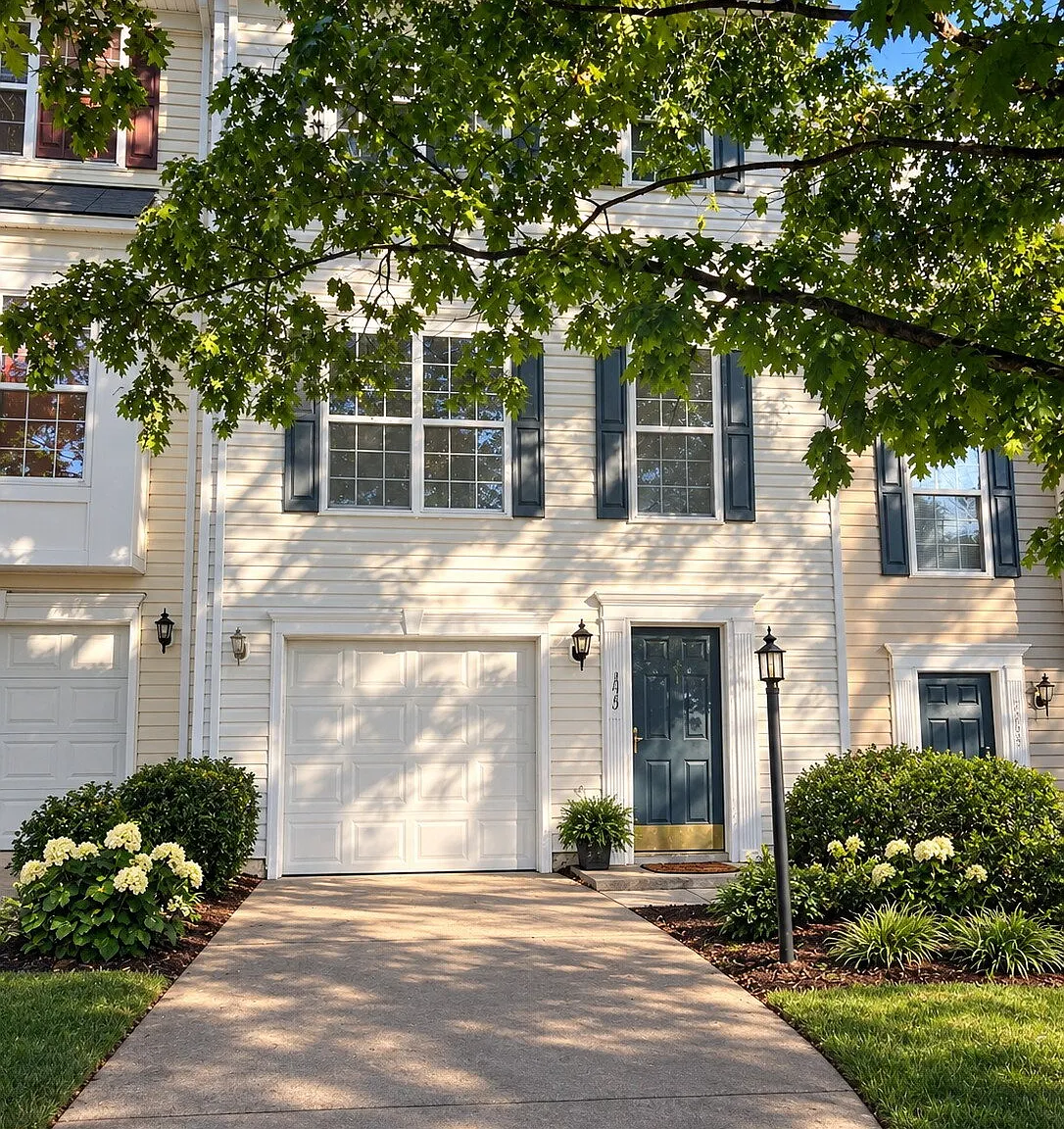 3 bed, 2.5 bath, $2,200 — Photo 1