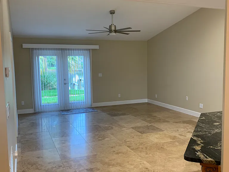 928 NW Spruce Ridge Dr — Photo 10