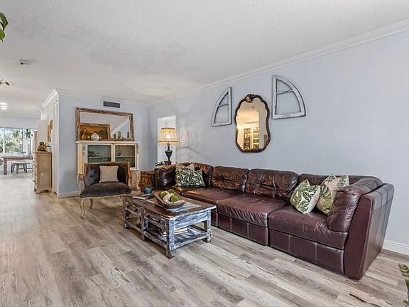 3rd image of 1330 Snell Isle Blvd NE APT 4