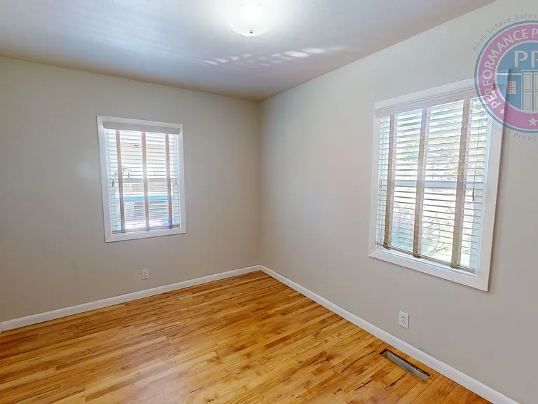 830 NE Sunrise Ln — Photo 14