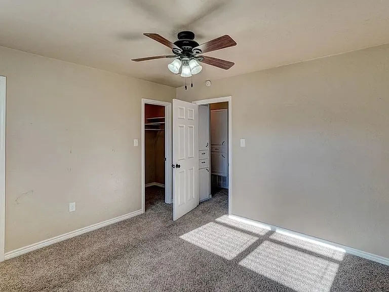 5716 NW Cedarwood Dr — Photo 2