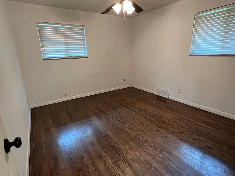 38259 Sheffield St — Photo 9