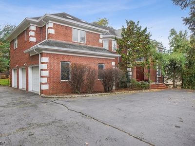 8 Brown Ct, Livingston, NJ, 07039