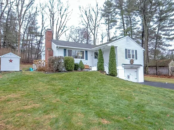 9 Brenda Dr, Westfield, MA 01085